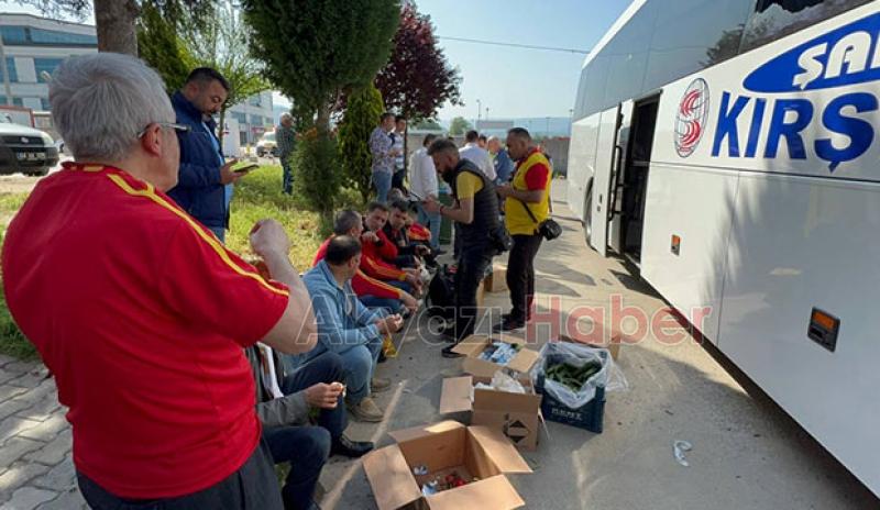 Taraftarlar otobanı savaş alanına çevirdi