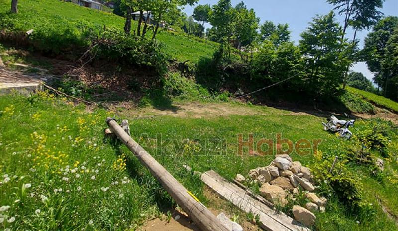 Keremali'de kopan elektrik telleri tehlike saçıyor