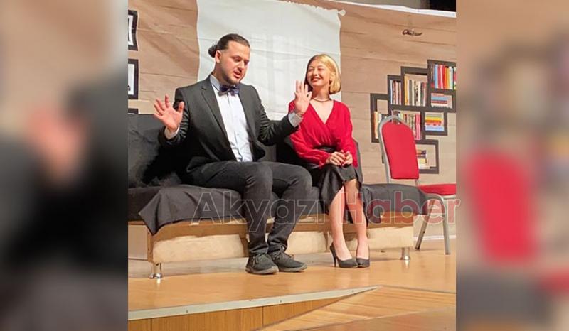 Seyirlik komedi oyunu ile seyircileriyle buluştu