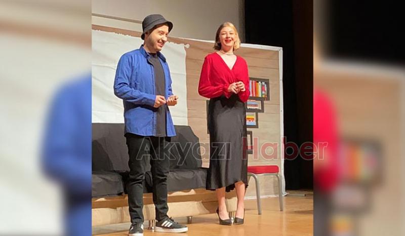 Seyirlik komedi oyunu ile seyircileriyle buluştu