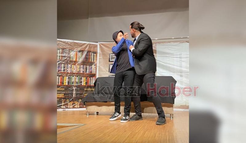 Seyirlik komedi oyunu ile seyircileriyle buluştu