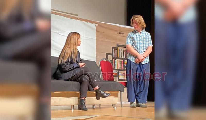 Seyirlik komedi oyunu ile seyircileriyle buluştu