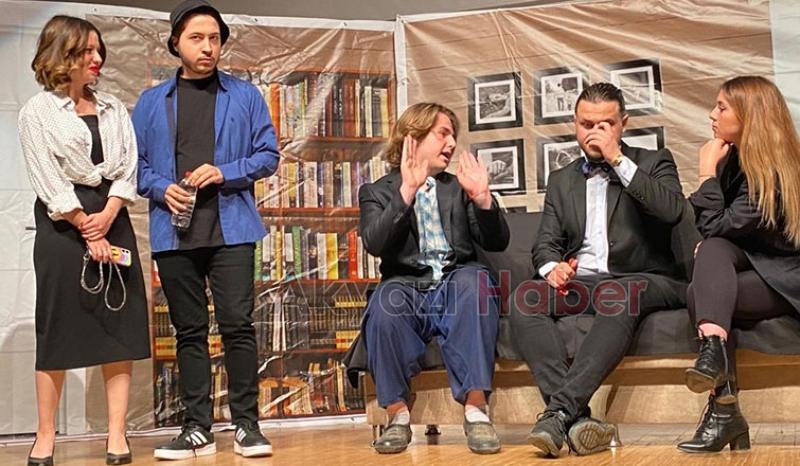 Seyirlik komedi oyunu ile seyircileriyle buluştu