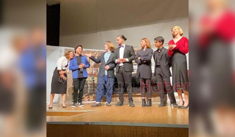 Seyirlik komedi oyunu ile seyircileriyle buluştu