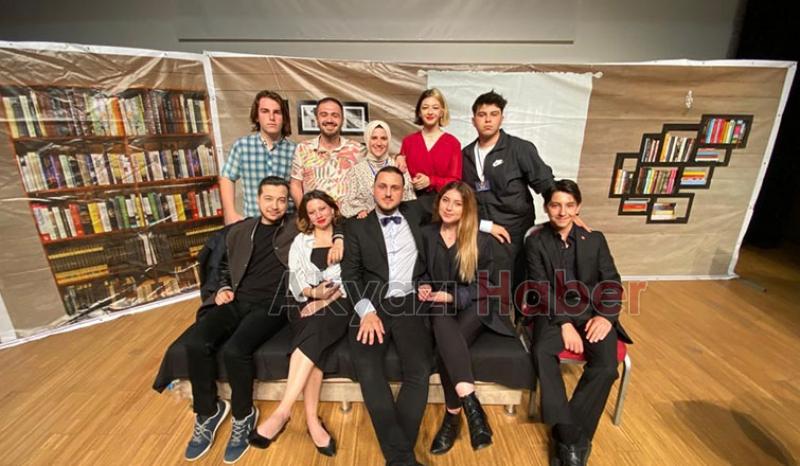 Seyirlik komedi oyunu ile seyircileriyle buluştu