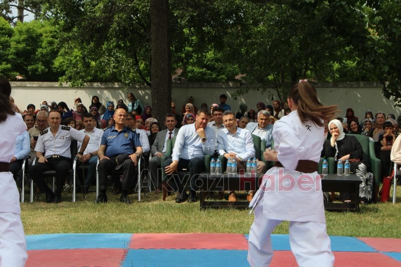 Hayat Boyu Öğrenme Kursları Yılsonu Sergisi açıldı