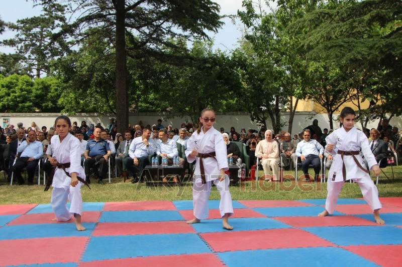 Hayat Boyu Öğrenme Kursları Yılsonu Sergisi açıldı