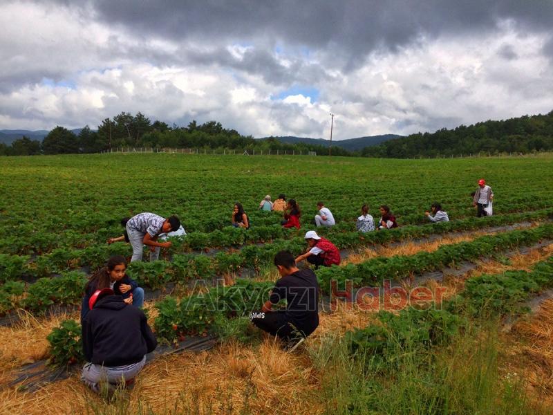 Büyükşehir’in tarım projeleri ile öğrencilere toprak bilinci aşılanıyor