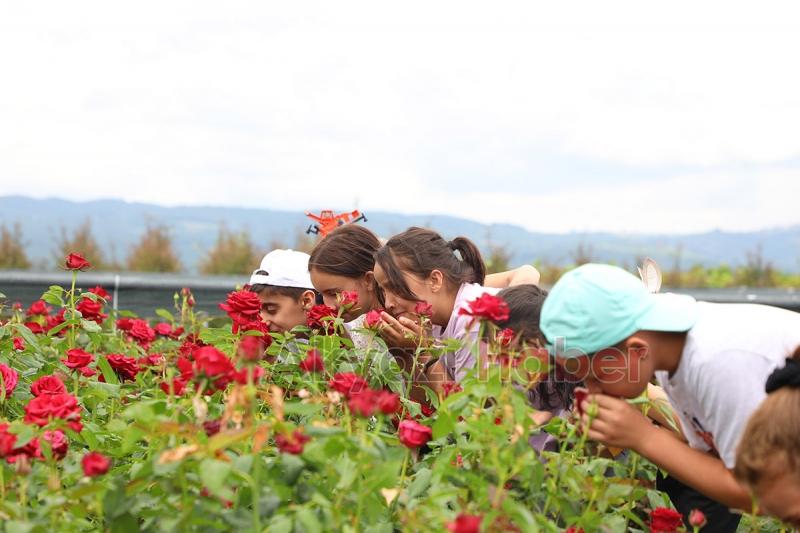 Büyükşehir’in tarım projeleri ile öğrencilere toprak bilinci aşılanıyor