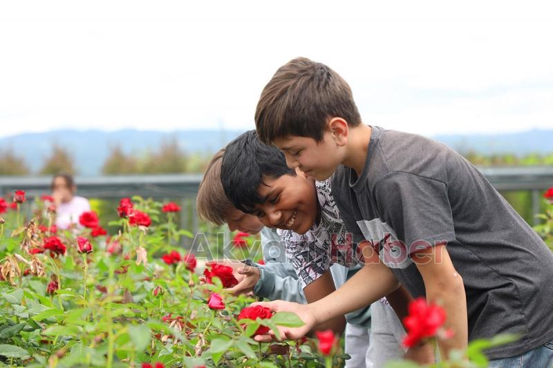 Büyükşehir’in tarım projeleri ile öğrencilere toprak bilinci aşılanıyor