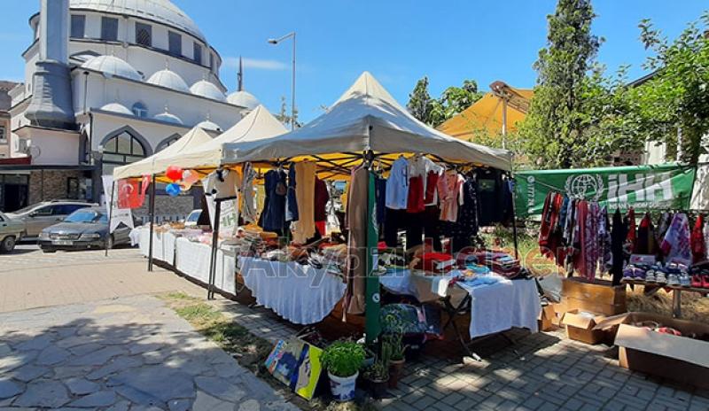 Yetim Gülerse Dünya Güler