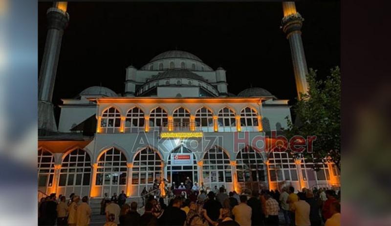 Akyazı hac kafilesi dualarla uğurlandı