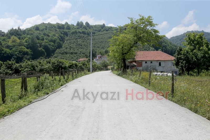 Akyazı’nın iki mahallesinde beton yol tamam
