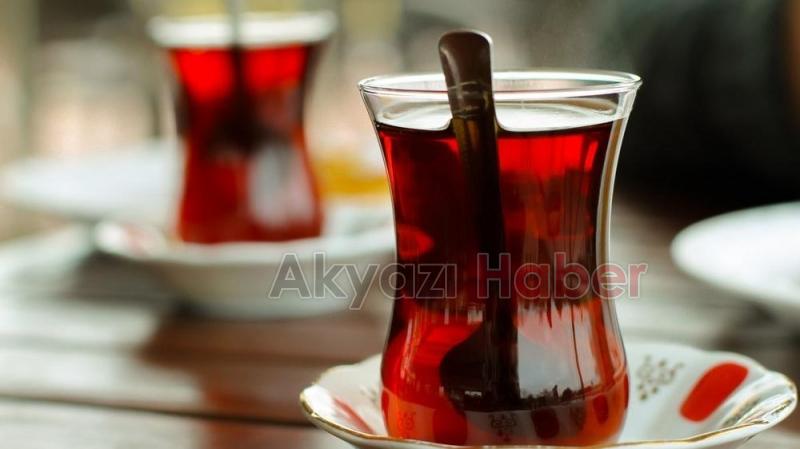 Akyazı'da çay 3 lira, Türk kahvesi 8 lira oldu