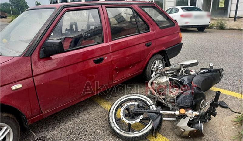 Akyazı Devlet Hastanesi önünde kaza