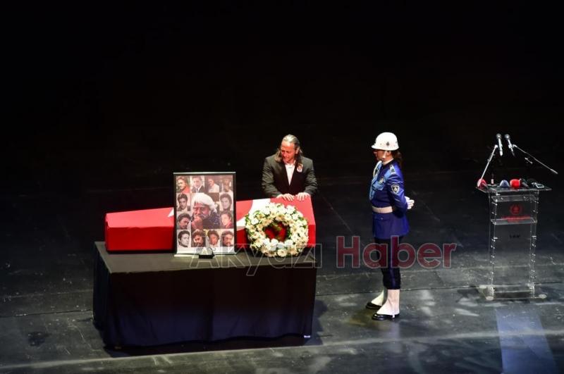 Cüneyt Arkını binlerce kişi gözyaşlarıyla uğurladı