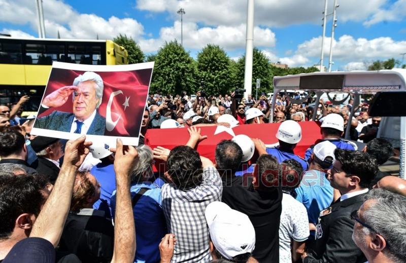 Cüneyt Arkını binlerce kişi gözyaşlarıyla uğurladı