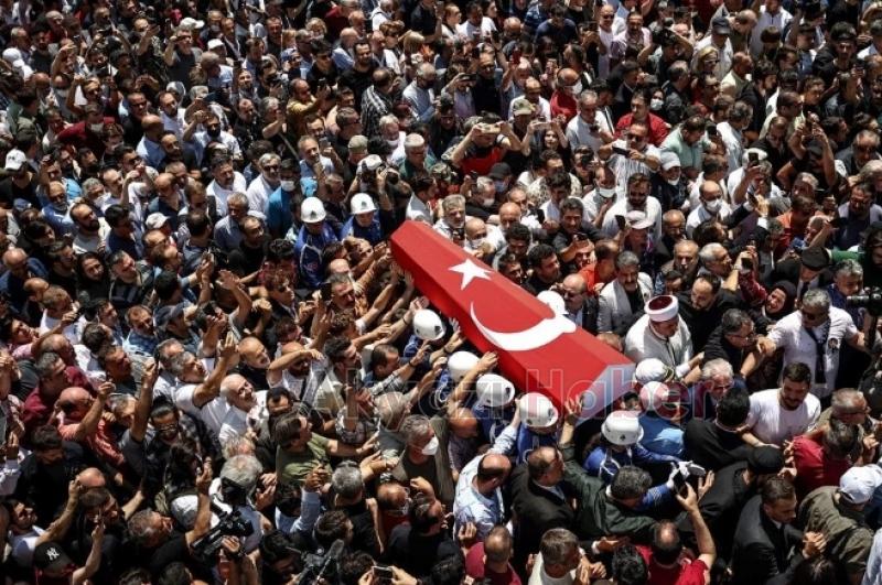 Cüneyt Arkını binlerce kişi gözyaşlarıyla uğurladı