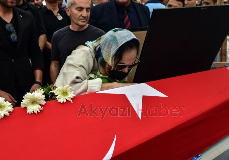 Cüneyt Arkını binlerce kişi gözyaşlarıyla uğurladı