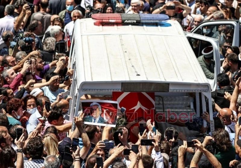 Cüneyt Arkını binlerce kişi gözyaşlarıyla uğurladı