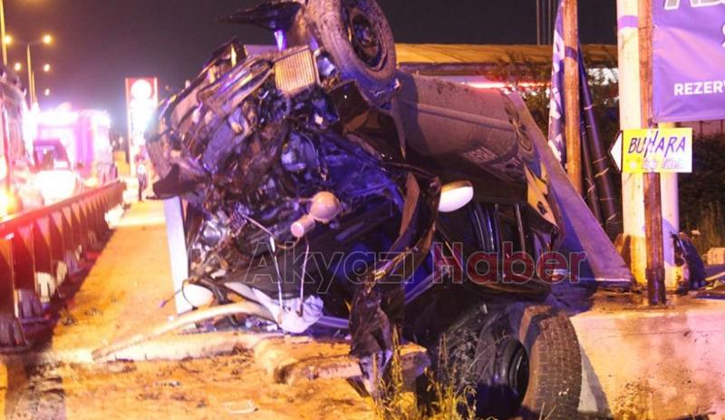 54 plakalı otomobik kaza yaptı: 1'i ağır 4 yaralı