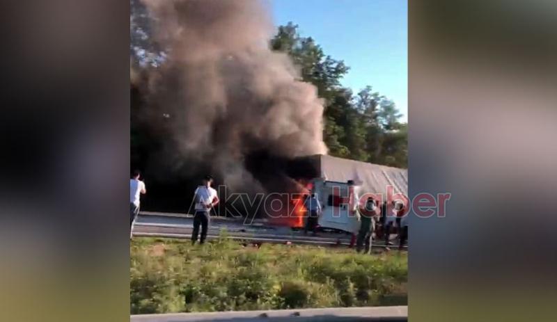 TEM'de feci kaza yanan tırda can verdi