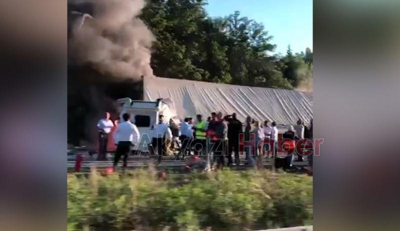 TEM'de feci kaza yanan tırda can verdi