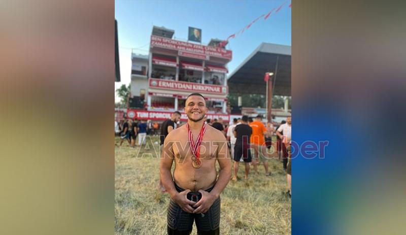 En genç başpehlivanın hedefi altın kemer