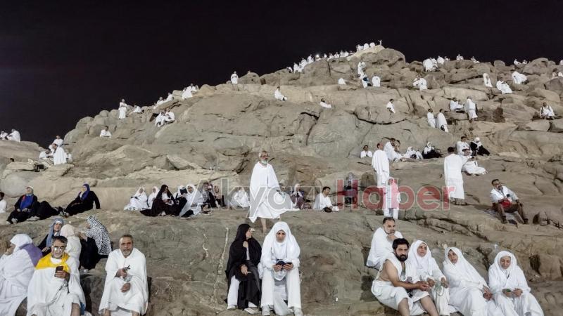 Salgın sonrası ilk kez hacı adayları Arafat’ta vakfeye duruyor