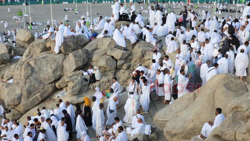 Salgın sonrası ilk kez hacı adayları Arafat’ta vakfeye duruyor