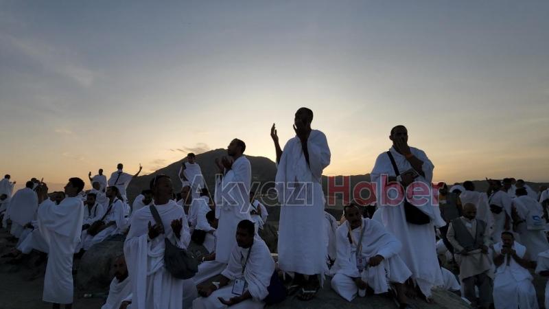 Salgın sonrası ilk kez hacı adayları Arafat’ta vakfeye duruyor