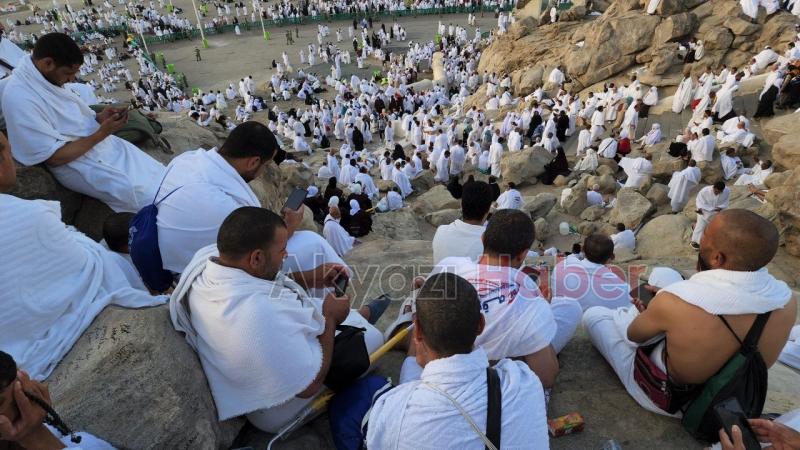 Salgın sonrası ilk kez hacı adayları Arafat’ta vakfeye duruyor