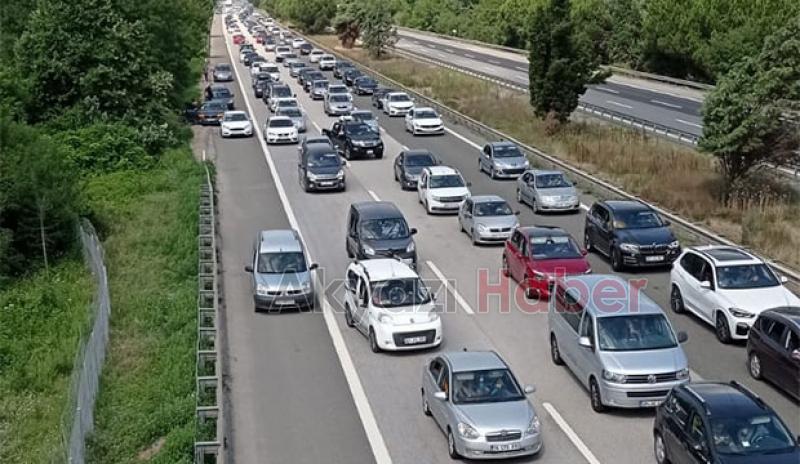 Otoyolda trafik durma noktasına geldi