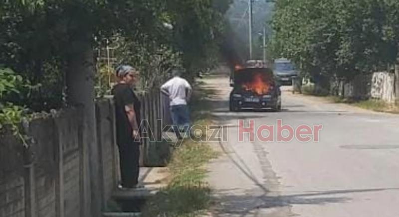 Akyazı'da otomobil yandı