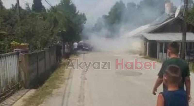 Akyazı'da otomobil yandı