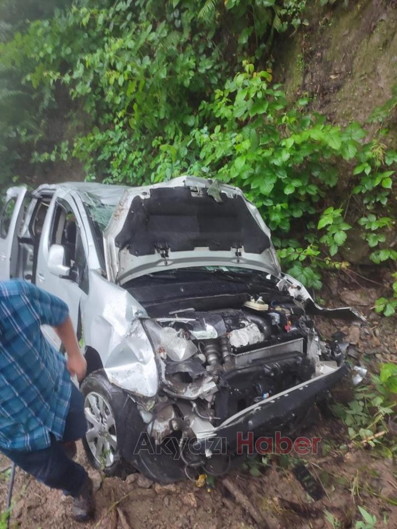 Araç dereye uçtu: 7 yaralı