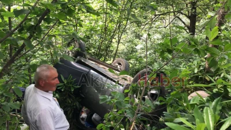Akyazılı ailenin otomobili uçuruma yuvarlandı: 5 yaralı
