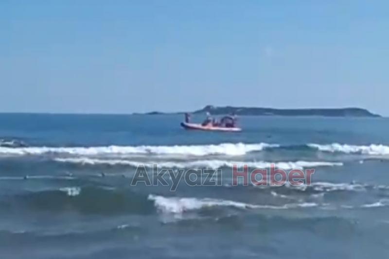 Akyazılı gençlerden biri boğuldu, diğeri kayıp