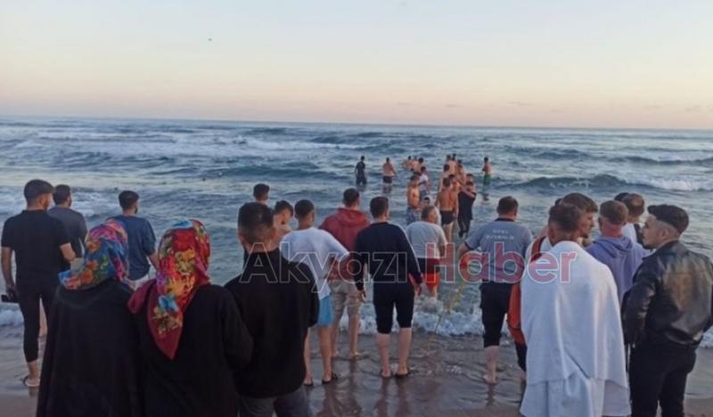 Akyazılı gençlerden biri boğuldu, diğeri kayıp