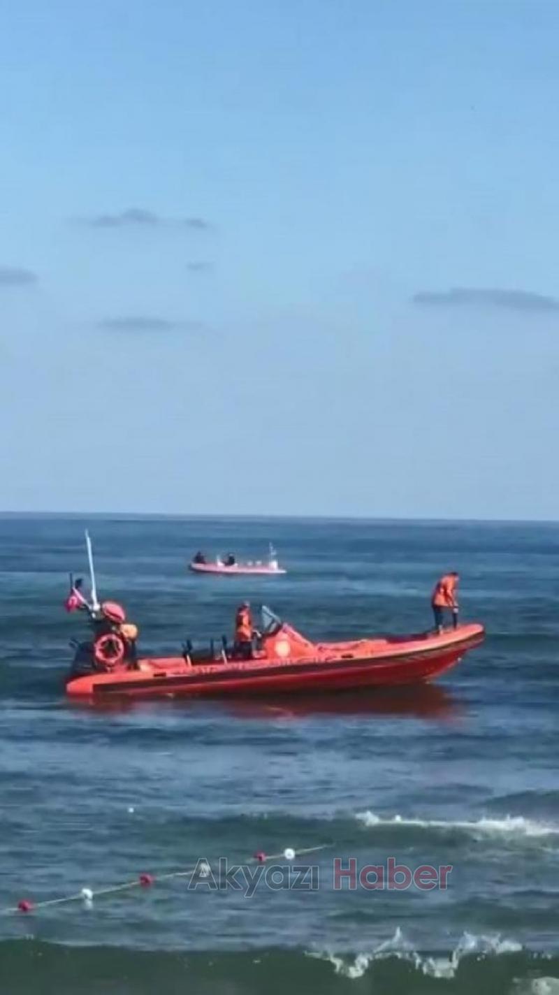 Akyazılı gençlerden biri boğuldu, diğeri kayıp