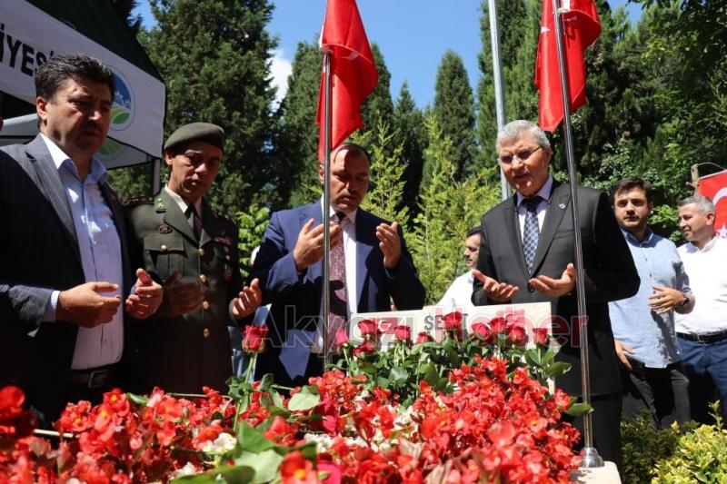 15 Temmuz şehidi Gökbayrak, mezarı başında anıldı