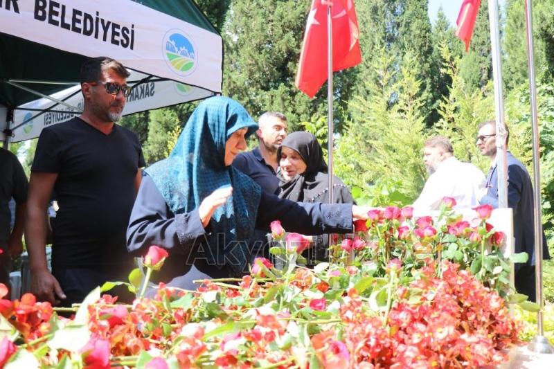 15 Temmuz şehidi Gökbayrak, mezarı başında anıldı