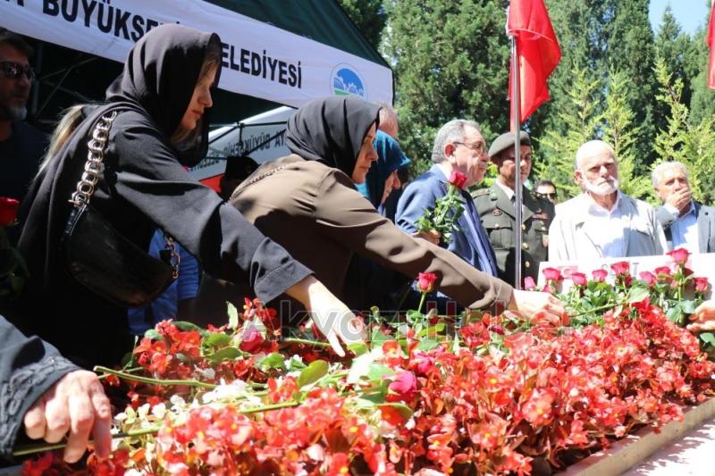 15 Temmuz şehidi Gökbayrak, mezarı başında anıldı