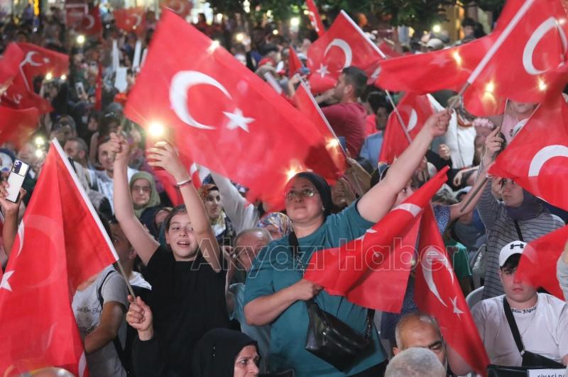 Akyazı 15 Temmuz'da yine tek yürek