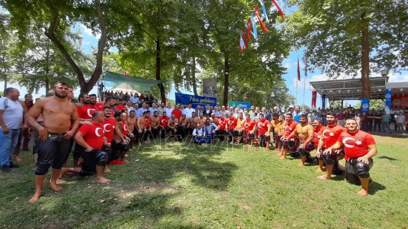 Tarihi Akbalık Yağlı Güreşleri başladı