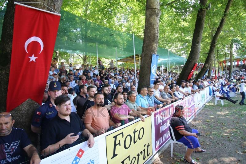 57. Akbalık Yağlı Güreşleri'ne ilgi büyüktü