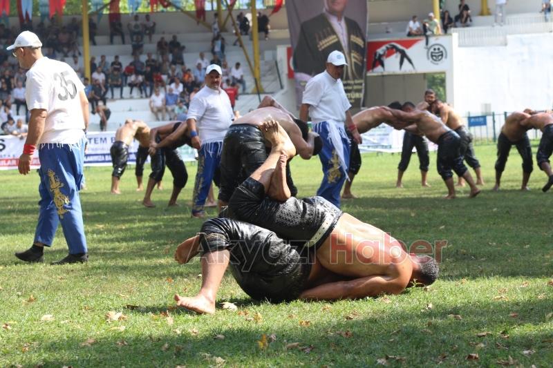 57. Akbalık Yağlı Güreşleri'ne ilgi büyüktü