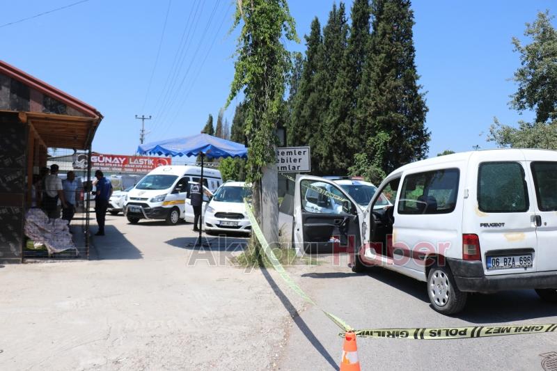 Park halindeki aracın içinde silahlı saldırıya uğradı, ağır yaralandı