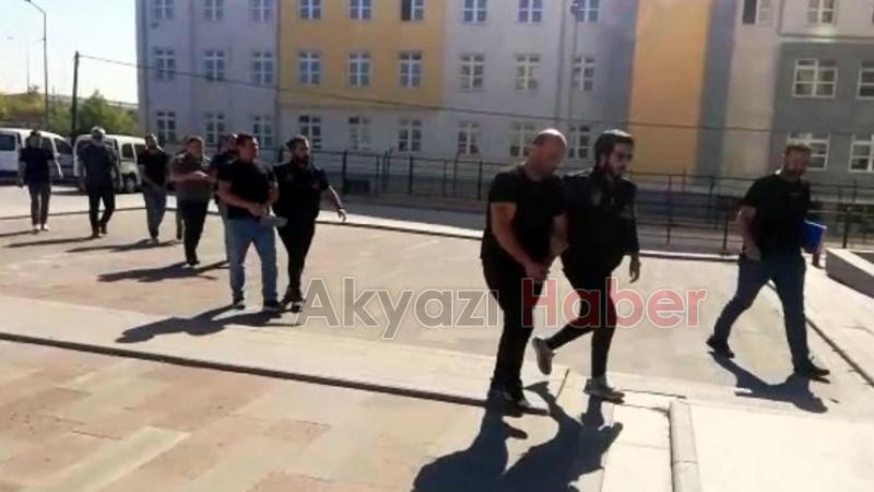 Ağabeyini adam tutup soydurmak istedi