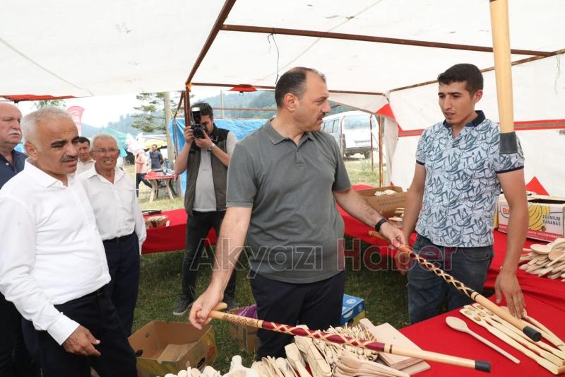 Vali kaldırım Acelle Yayla Şenliği'ne katıldı